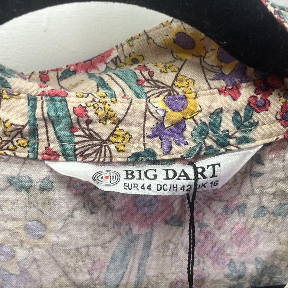 Big Dart Floral Button-Up Long Sleeve Shirt - UK Size 16 - Picture 2 of 6
